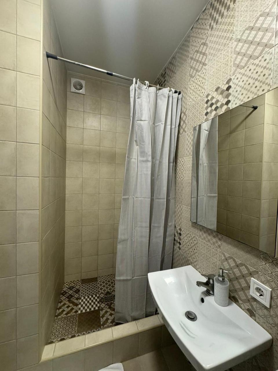 Solo Apartment Virmenska Kyiv Exterior foto